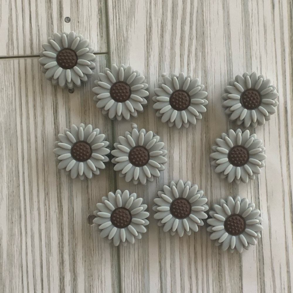 10 PIECES Silicone Sunflower / Daisy Beads